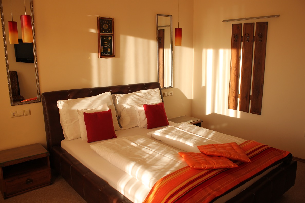 Doppelzimmer mit Balkon und Seeblick