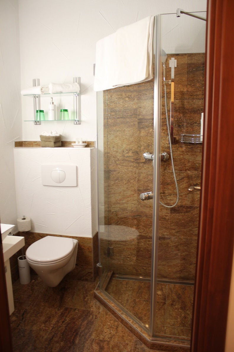 Doppelzimmer mit Balkon und Seeblick 1