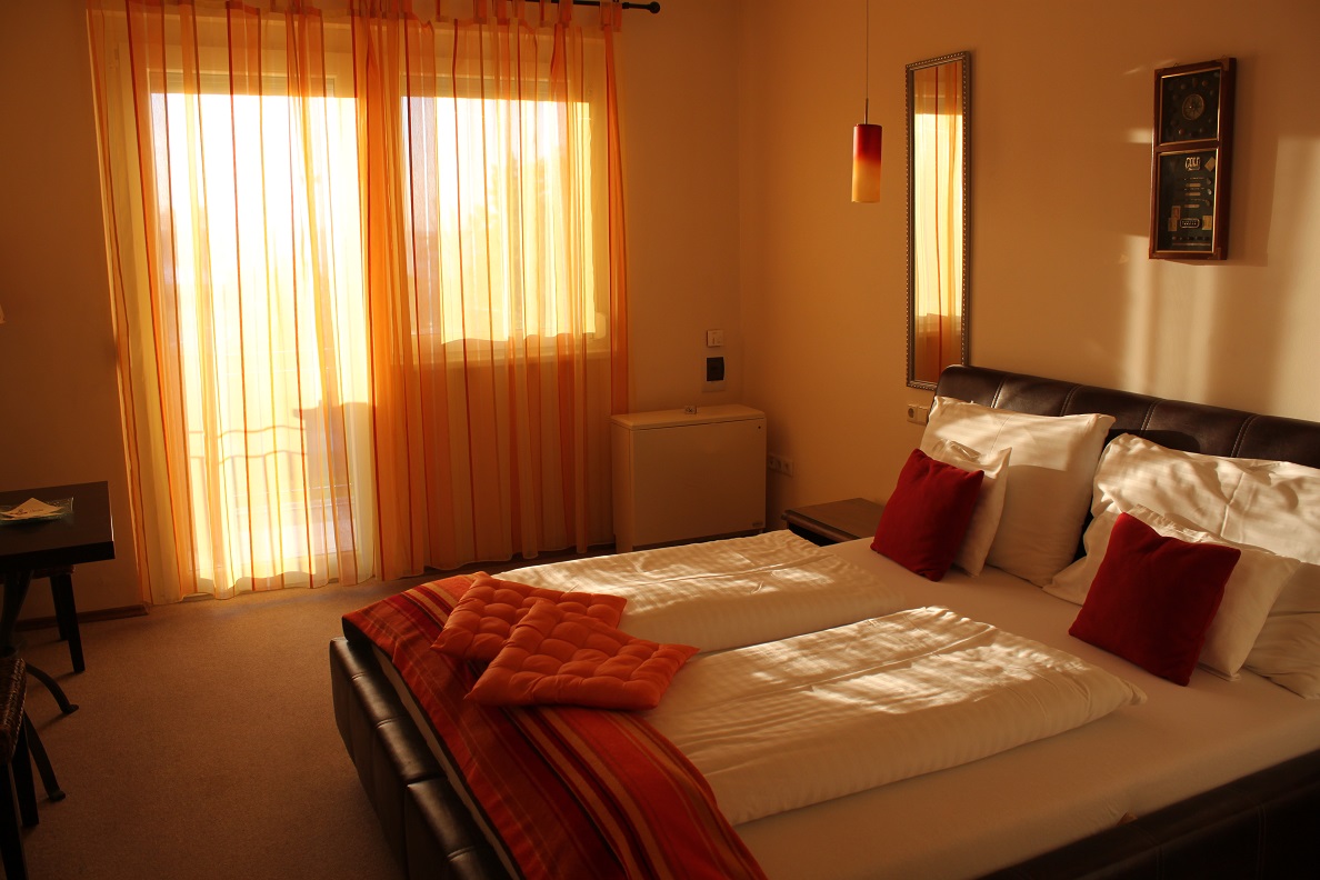 Doppelzimmer mit Balkon und Seeblick 2